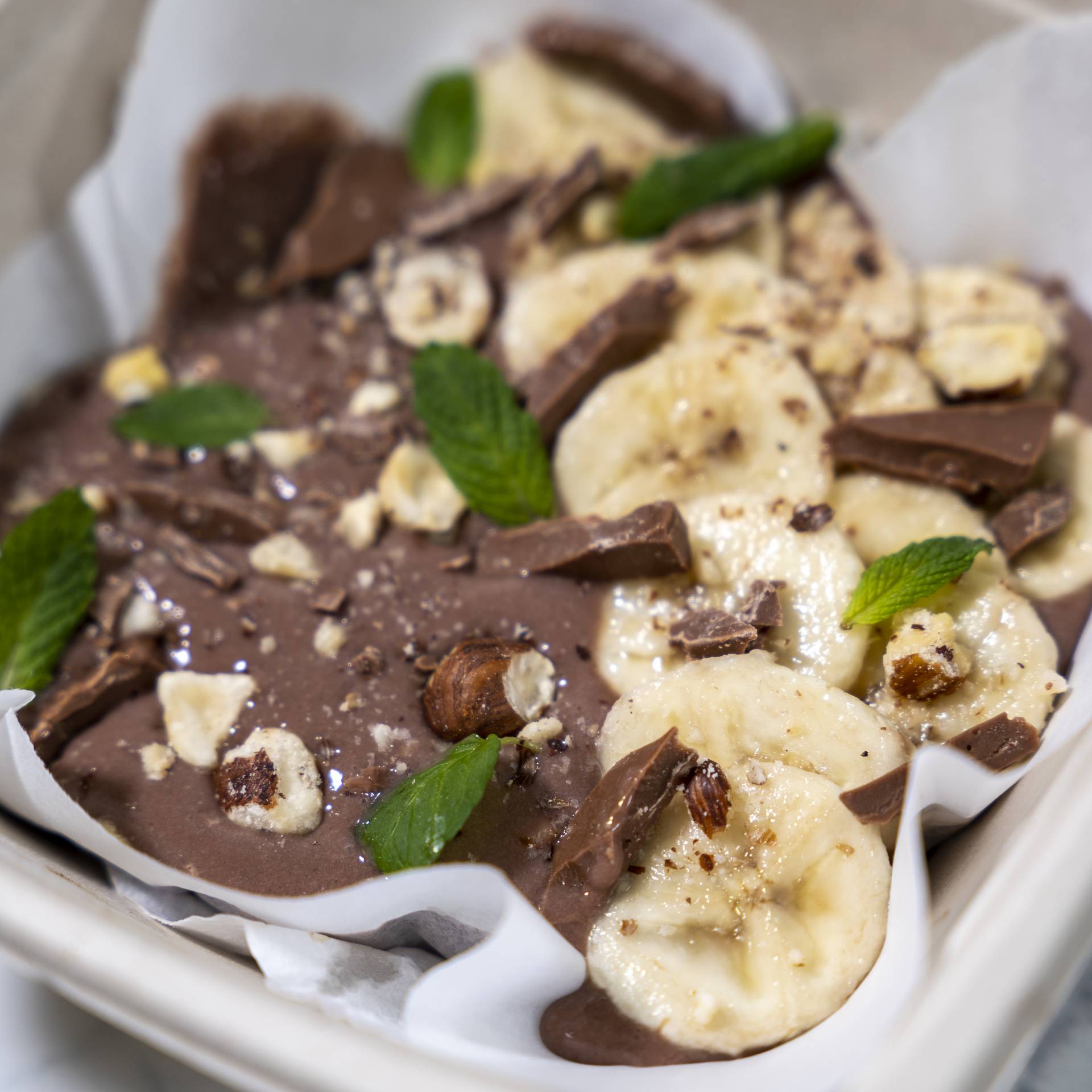 Choco banana smoothie bowl